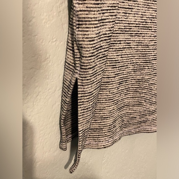 Rag & Bone The Knit V-Neck Striped Tee - Picture 4 of 8